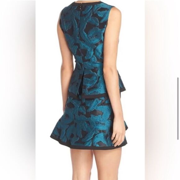 NWT BCBGMaxAzria Sleeveless Suni Teal Feather Jacquard Peplum Mini Dress SIZE 0 - Picture 3 of 8